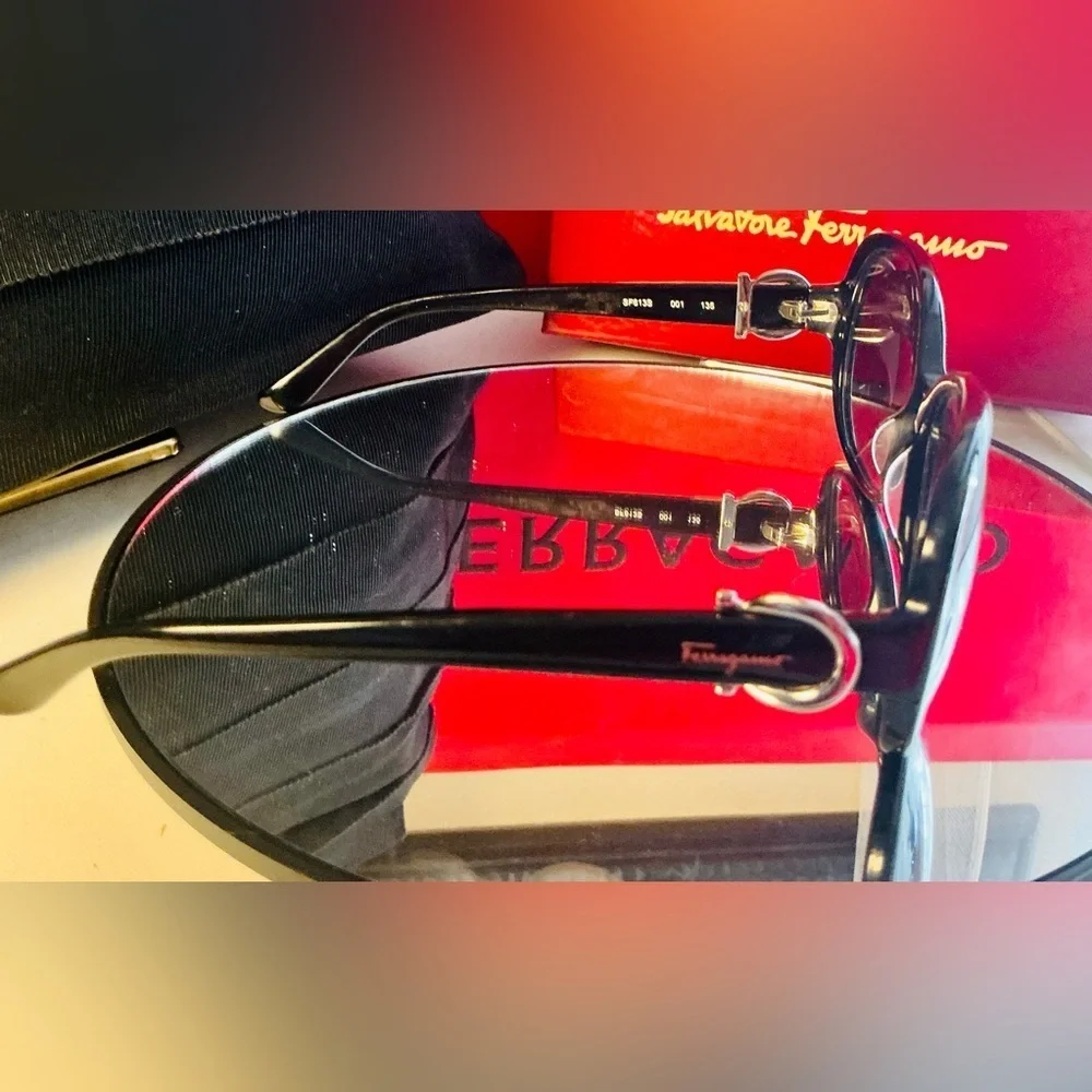 SALVATORE FERRAGAMO SUNGLASSES BLACK OVAL